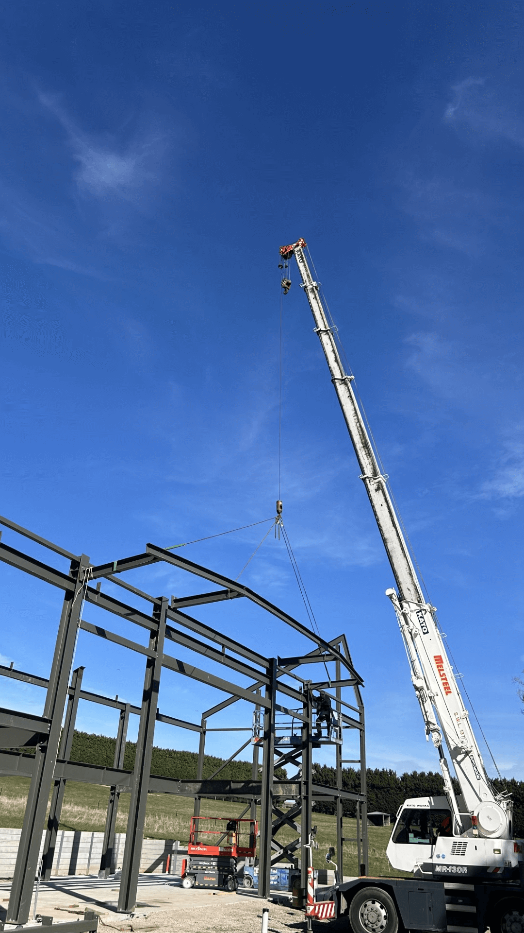 Melsteel crane helping in constructions